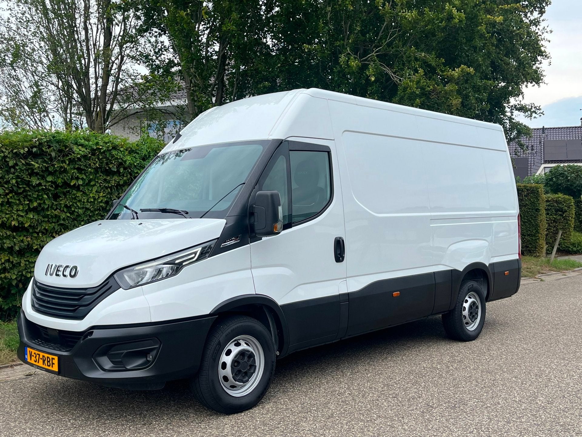 Iveco Daily 35S18 L2H2 3.0 Hi Matic aut| LED | 3500kg trekge, Auto's, Automaat, Gebruikt, 4 cilinders, Wit