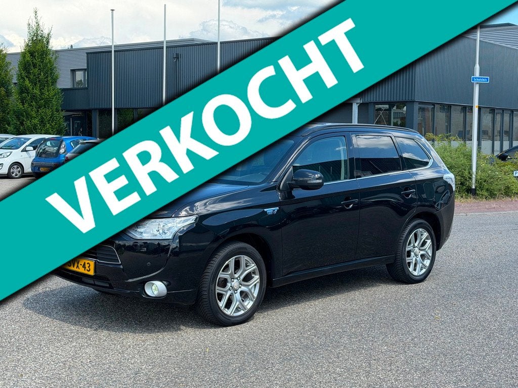 Mitsubishi Outlander 2.0 PHEV instyle+ Leder Navi Schuifdak, 4 cilinders, Zwart, Automatische klimaatregeling, Vierwielaandrijving