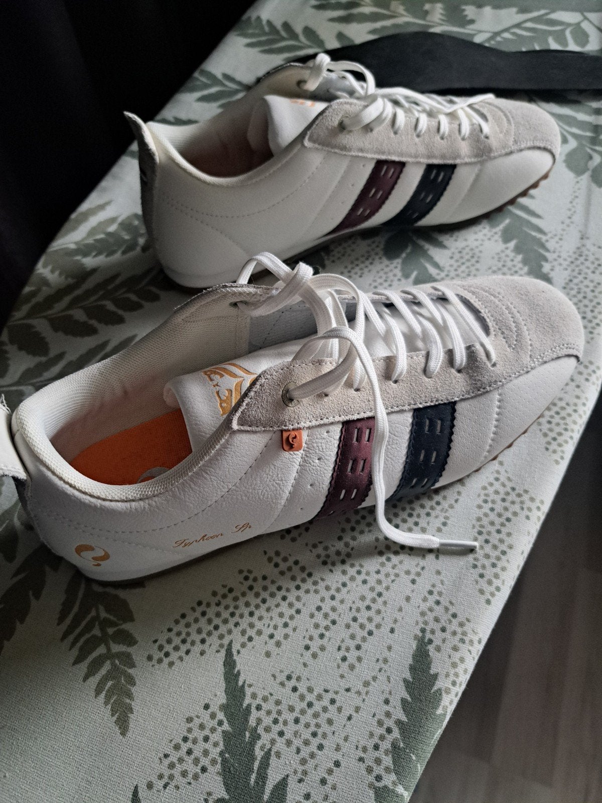 Stijlvolle sneakers, maat 43,  nieuw, Wit, Nieuw, Sneakers of Gympen, Ophalen