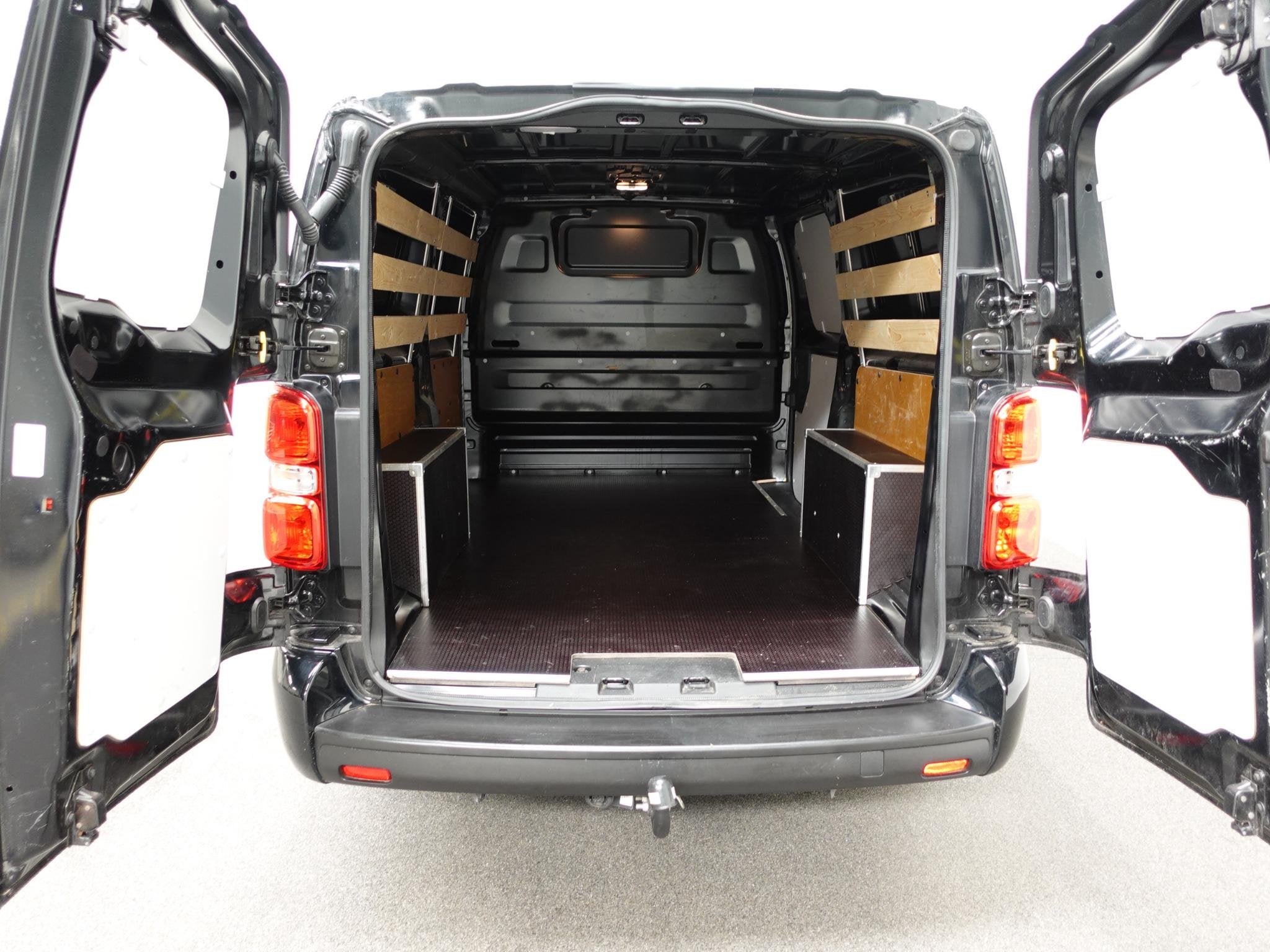 Peugeot Expert 2.0 BlueHDI 180PK Long Premium Automaat Airco, Auto's, Stof, Gebruikt, 4 cilinders, 2500 kg