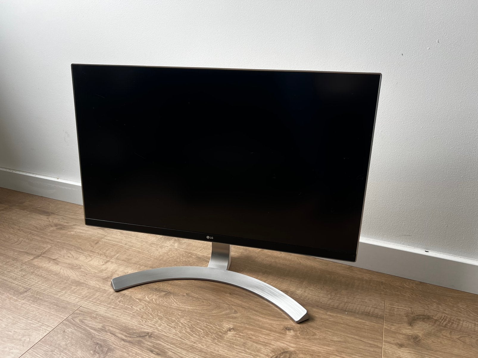 LG 27UD88 27” 4K IPS USB-C scherm, Computers en Software, Ophalen of Verzenden, Zo goed als nieuw
