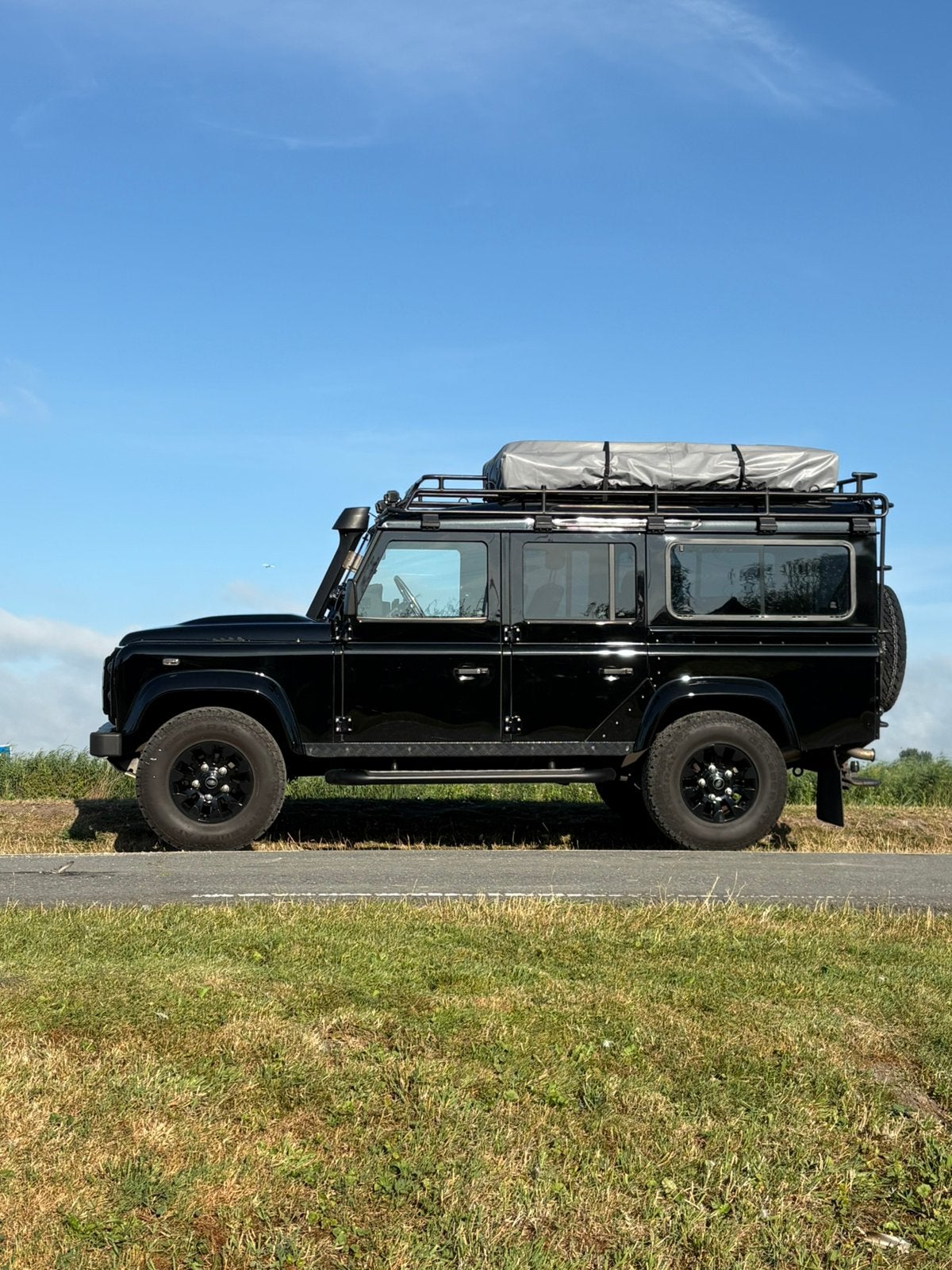 Land Rover Defender 2.4d Xtech 150pk 2009 7-seater Topstaat!, 1940 kg, Zwart, 4 cilinders, Zwart