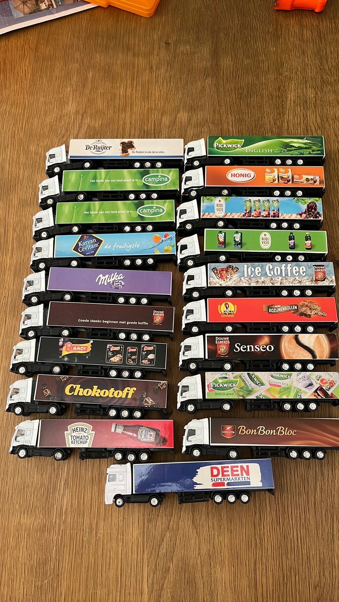 19 speelgoed vrachtwagens DEEN, Hobby en Vrije tijd, Ophalen of Verzenden, Zo goed als nieuw, Bus of Vrachtwagen, Overige merken