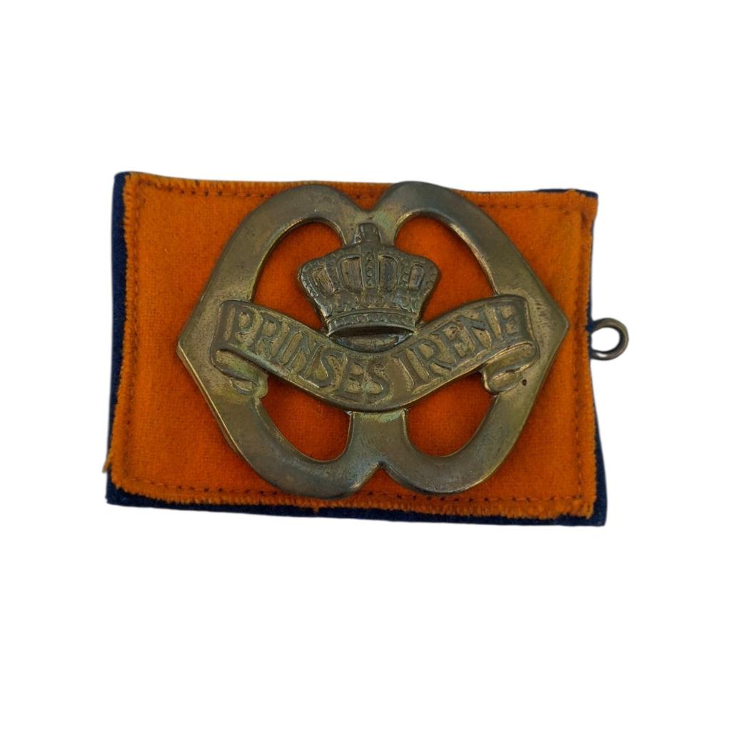 Oud Baretembleem Garde Fuseliers Prinses Irene, Ophalen of Verzenden, Landmacht, Nederland, Embleem of Badge