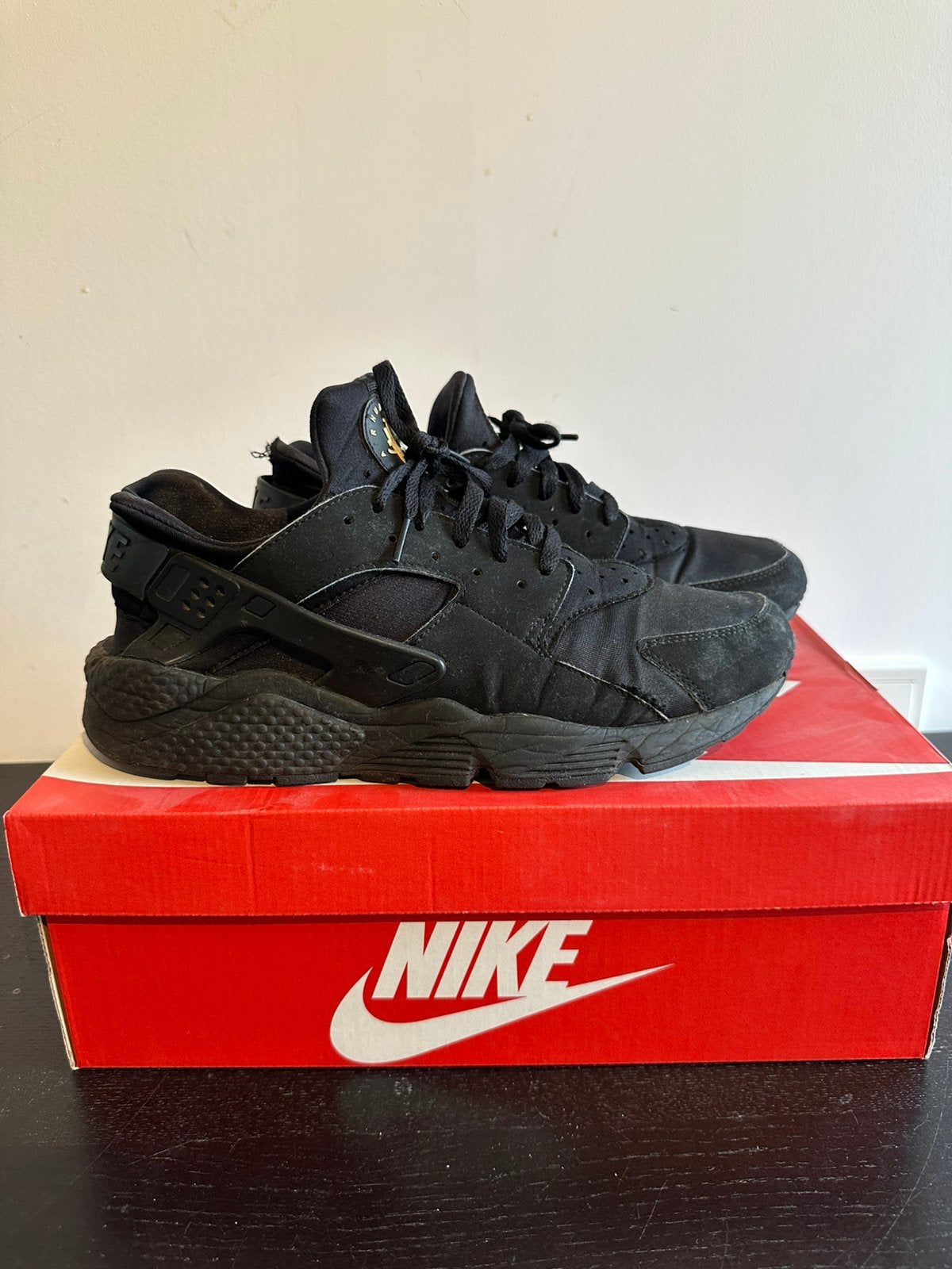 Nike Air Huarache triple black - EU 45, Ophalen of Verzenden, Gedragen, Zwart