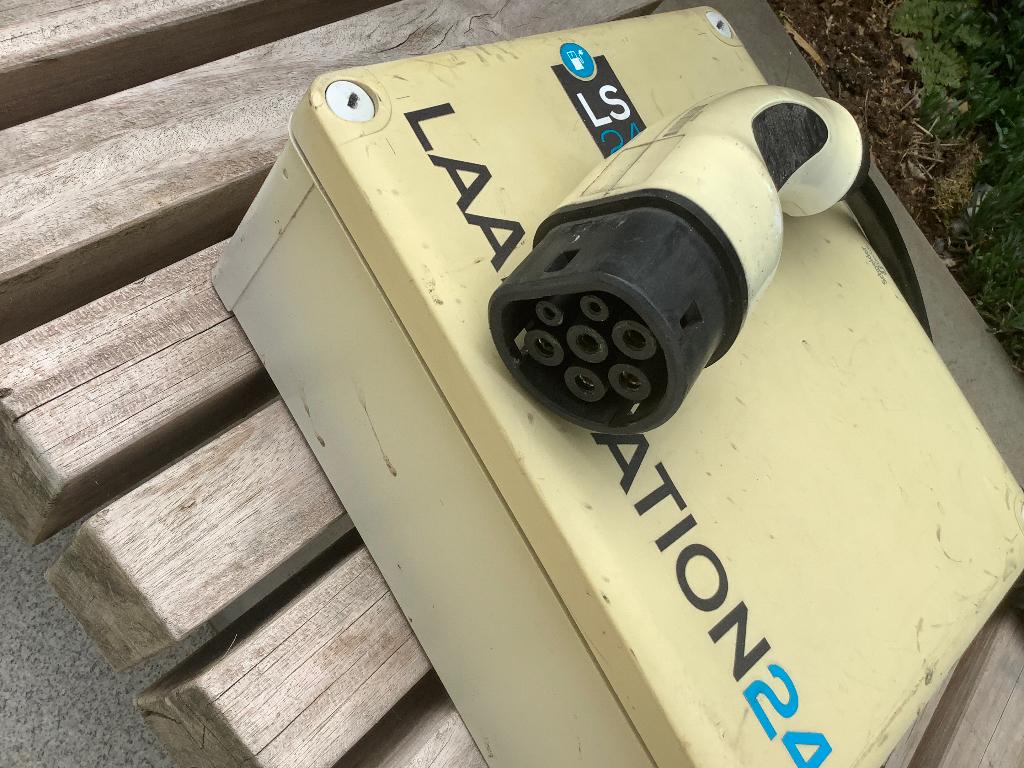 Laadpaal LS24, Ophalen, Gebruikt, Laadpaal en Laadkabel