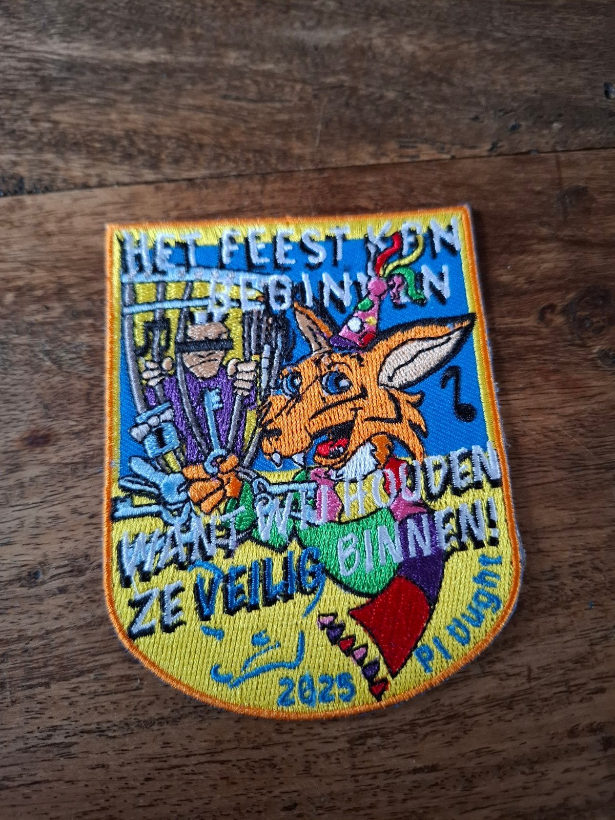 carnavals embleem, Kleding | Dames, Carnavalskleding en Feestkleding, Ophalen of Verzenden, Nieuw, Carnaval, Accessoires