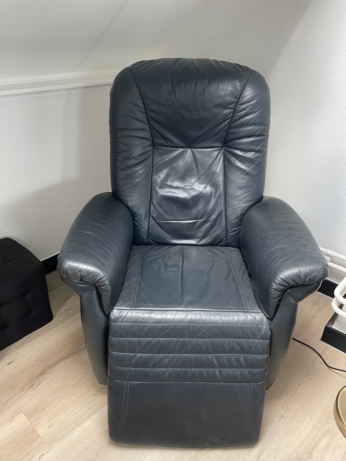 Donkerblauwe Himolla relaxstoel - Heerlijk ontspannen, Huis en Inrichting, Fauteuils, Ophalen, Zo goed als nieuw, Leer, 75 tot 100 cm