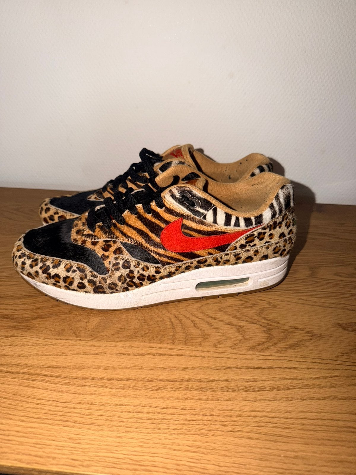 Nike Air Max 1 atmos Animal Pack 2.0 (All Black Box) (2018), Bruin, Ophalen of Verzenden, Sneakers of Gympen, Gedragen