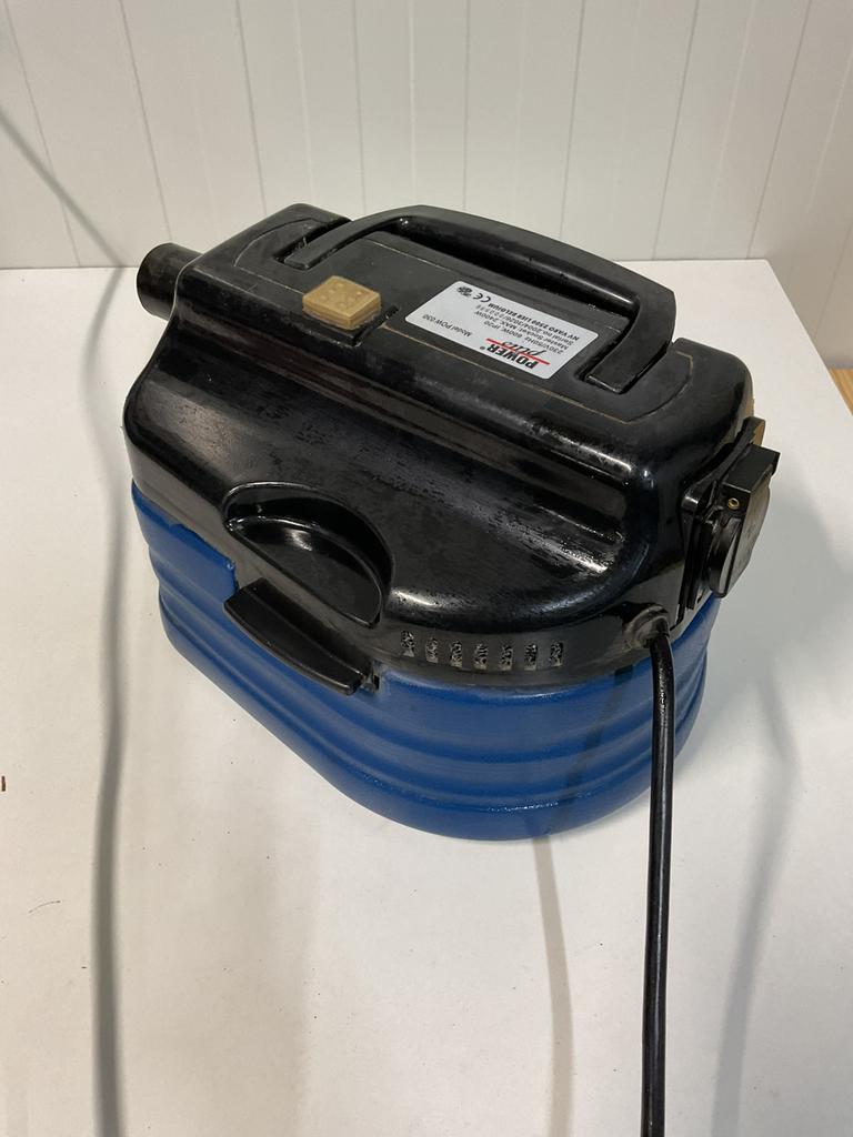 Werf stofzuiger met extra stopcontact en lange slang, Ophalen, Gebruikt
