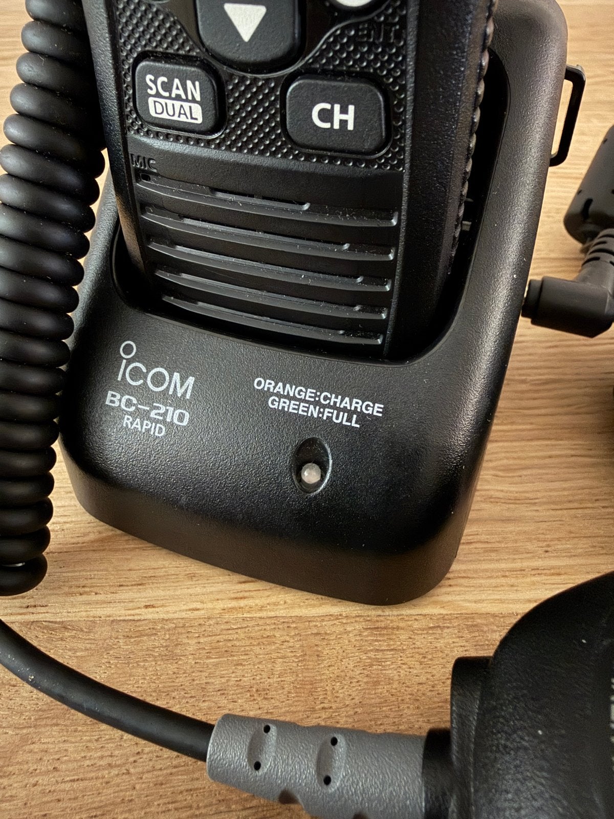 Icom M73 Euro+ Marifoon met HM-125 Mike en Laadstation, Ophalen of Verzenden, Nieuw