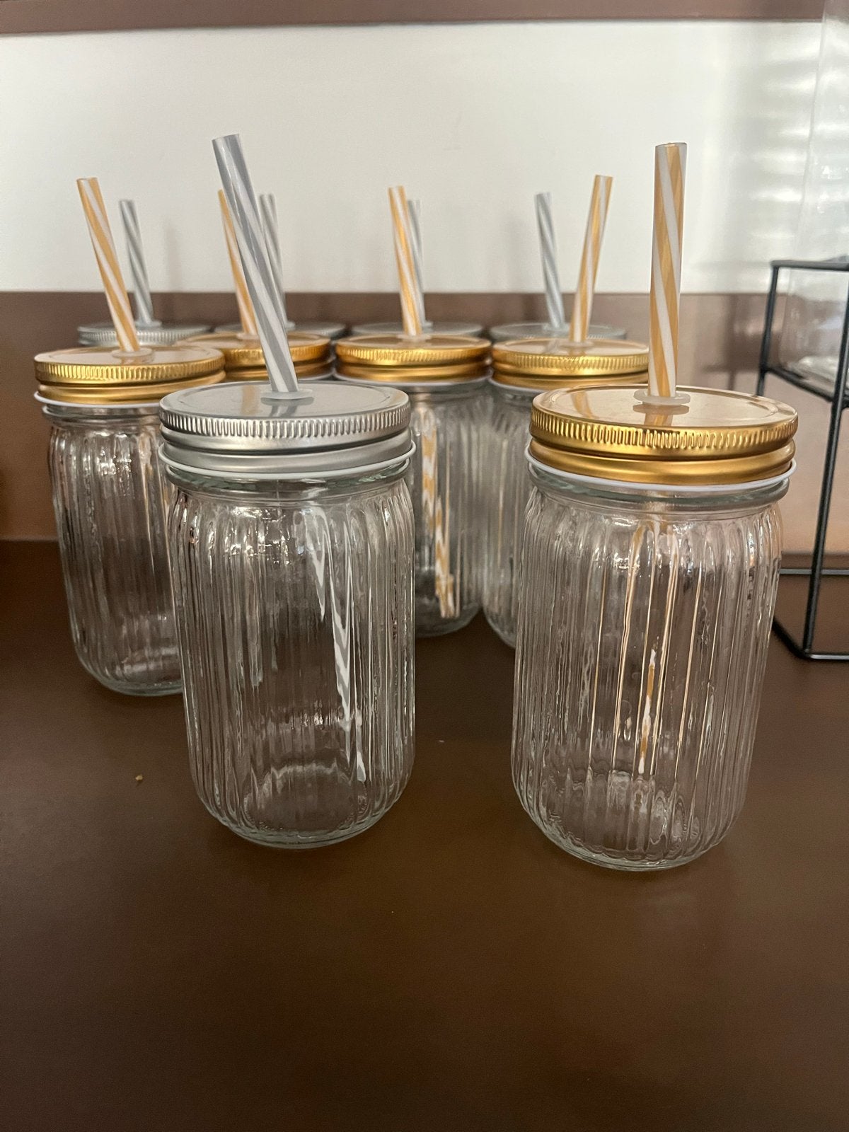 Drankdispenser met 10 bekers en rietjes voor feestjes, Ophalen, Zo goed als nieuw, Meerkleurig, Glas