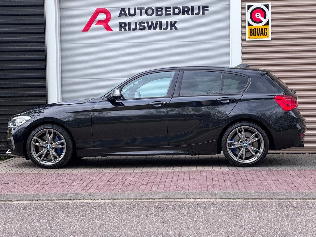BMW 1-serie M135i xDrive Xenon/Keyless/Stoelverwarming, Gebruikt, Euro 6, 327 pk, Alcantara