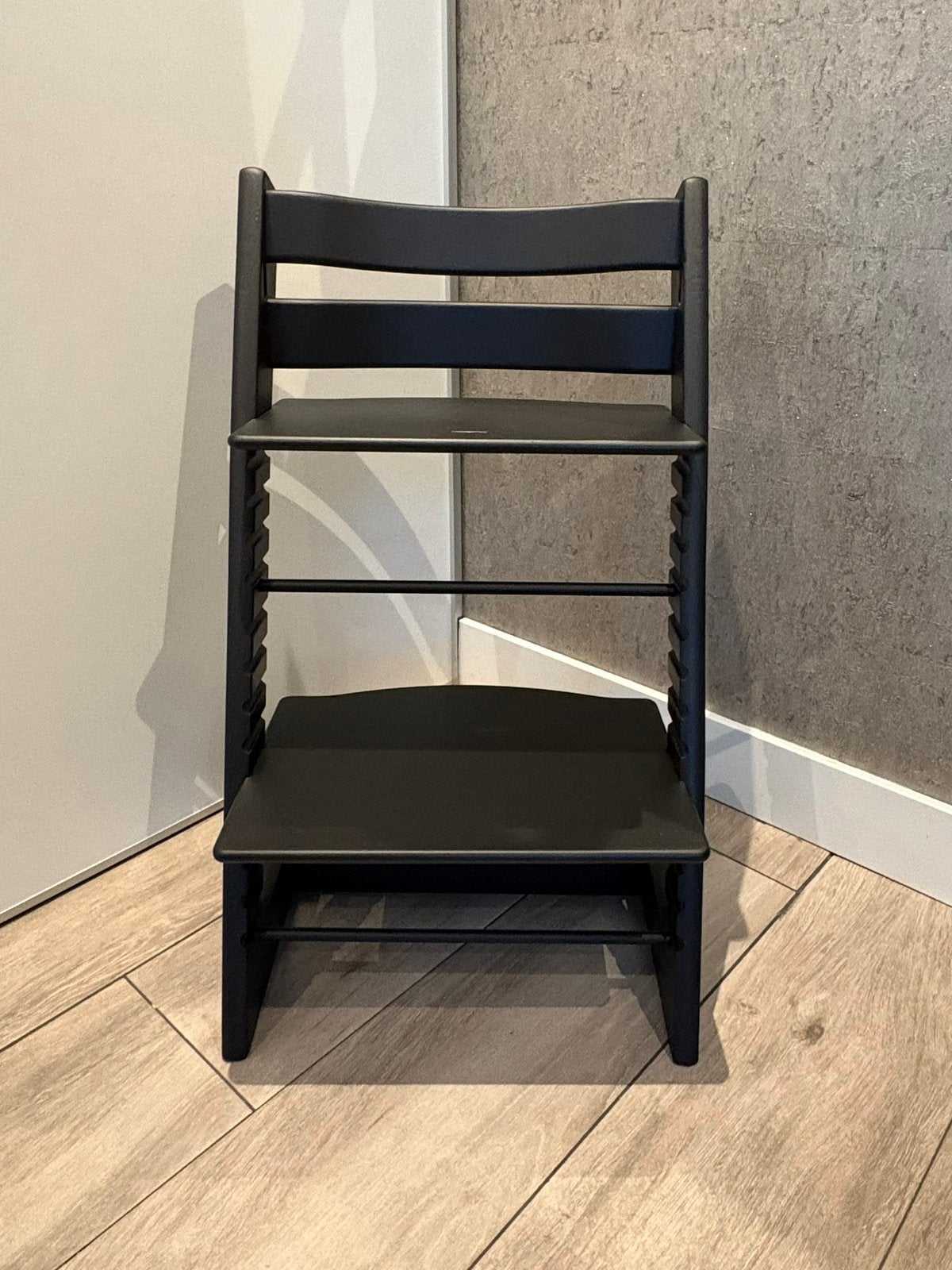 zeer nette stokke tripp Trapp stoel In de kleur mat zwart, Kinderen en Baby's, Kinderstoelen, Ophalen of Verzenden, Zo goed als nieuw