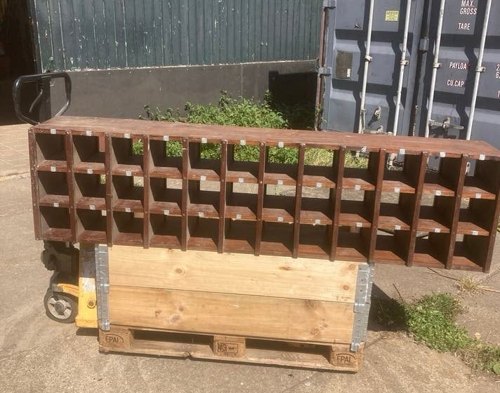 Oude houten sorteerkast / postvakkenkast, Ophalen