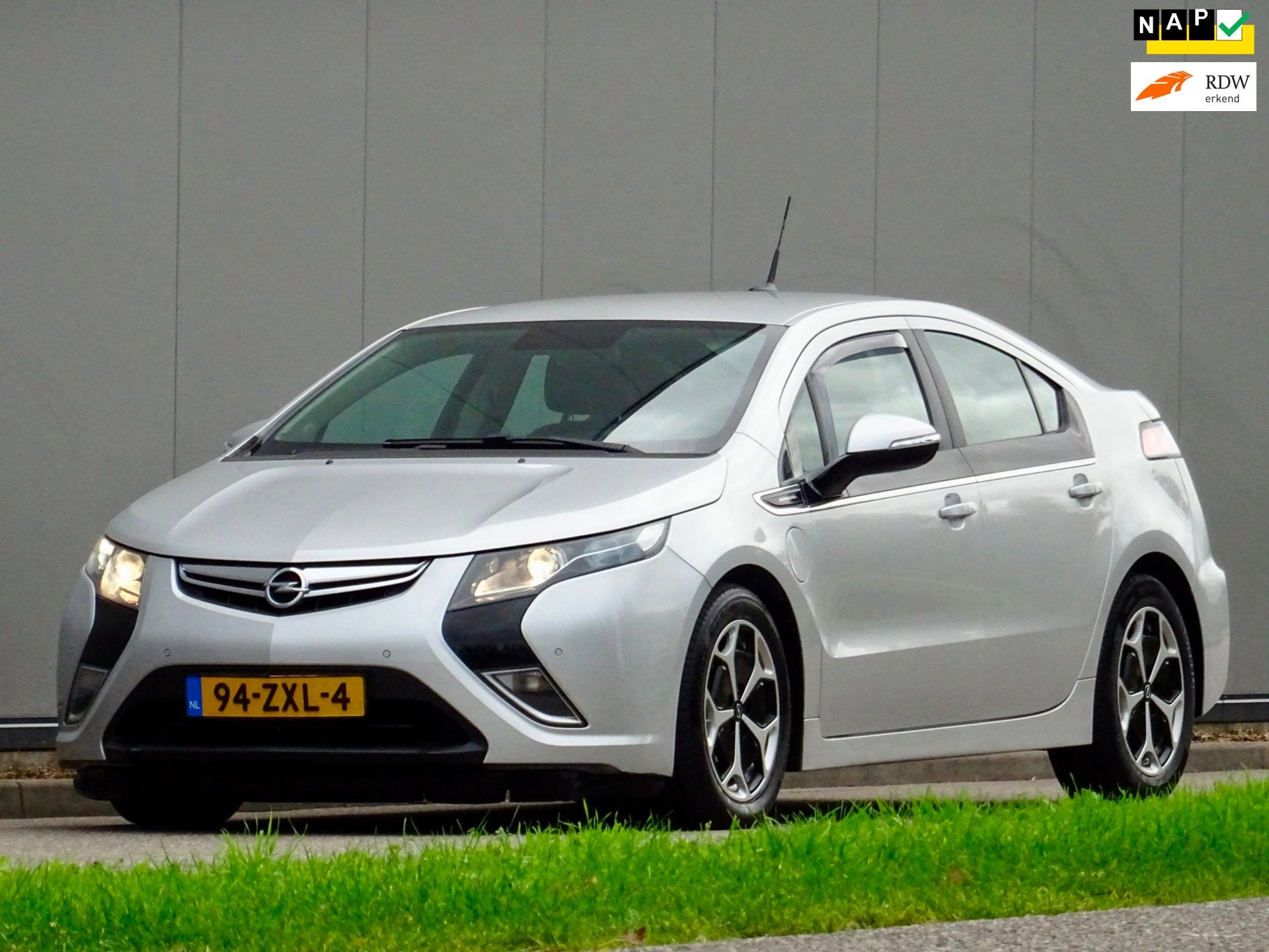 Opel Ampera 1.4 | LEER | Perfect Onderhoud! | NL |, Auto's, 86 pk, 4 cilinders, 16 kWh, 4 stoelen