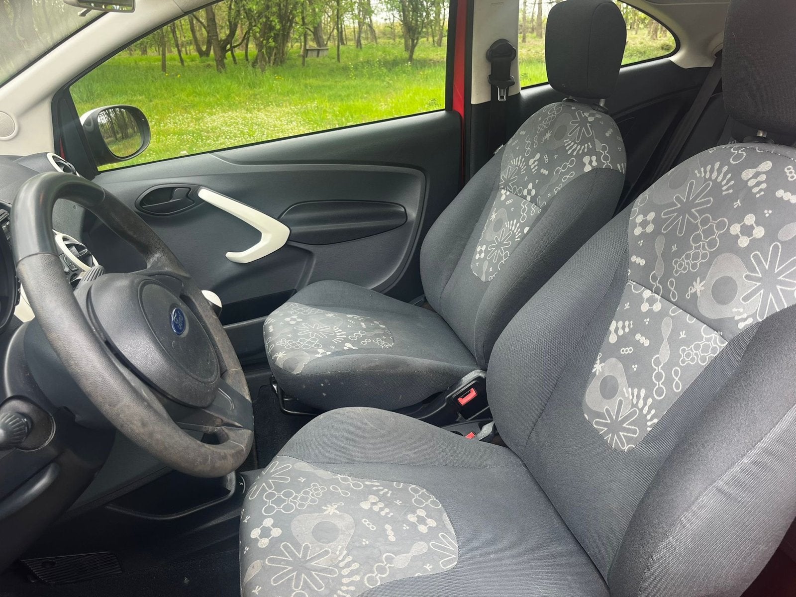Foto 11 van Ford Ka 1.2 51KW 2010 Rood