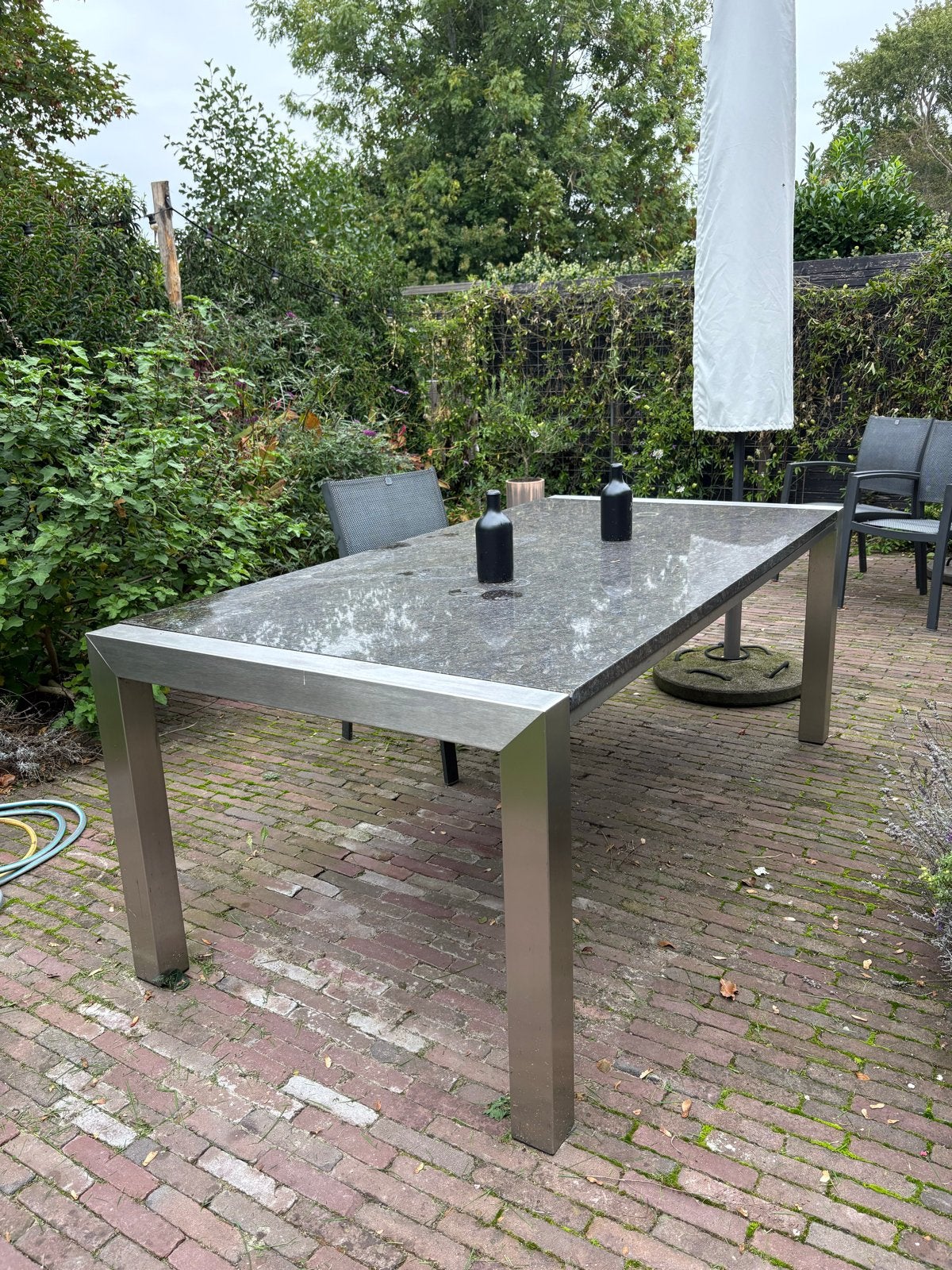 Zware granieten tafel met RVS onderstel, Tuin en Terras, Ophalen, Zo goed als nieuw, Rechthoekig, Rvs