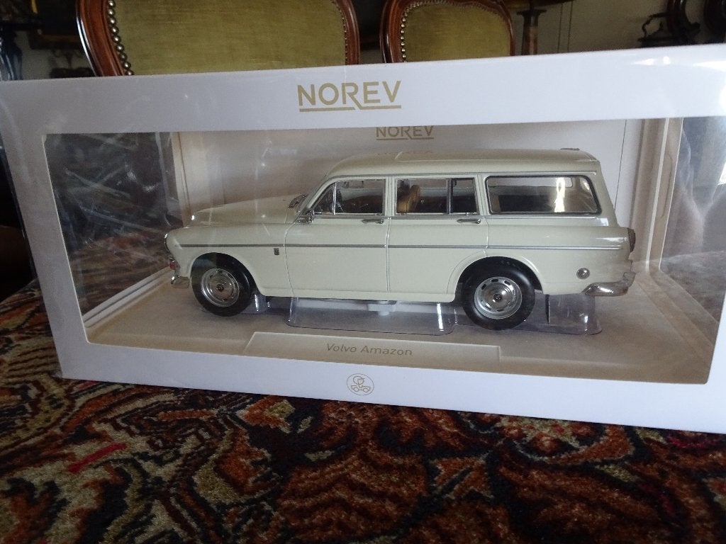VOLVO AMAZONE BREAK 1968 PEARL WHITE  NOREV IN DOOS 1;18, Ophalen of Verzenden, Zo goed als nieuw, Auto, Norev