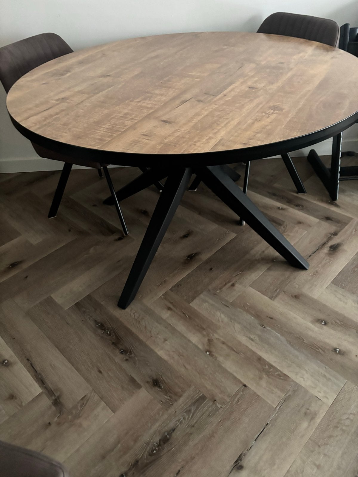 Ronde eettafel mangohout 130cm - Zo goed als nieuw, Huis en Inrichting, Tafels | Eettafels, Ophalen, 100 tot 150 cm, Rond, Zo goed als nieuw