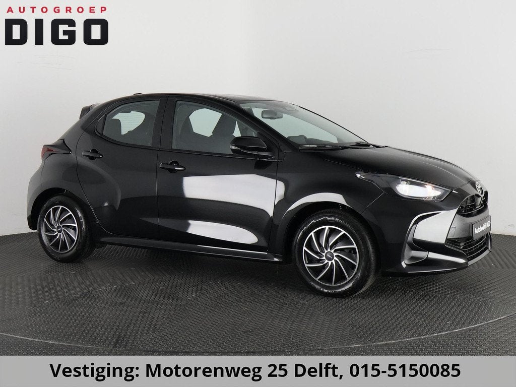 Toyota Yaris 1.5 HYBRID BLACKSTYLE AUTOMAAT GARANTIE 3-2035, Gebruikt, Euro 6, Zwart, Bedrijf
