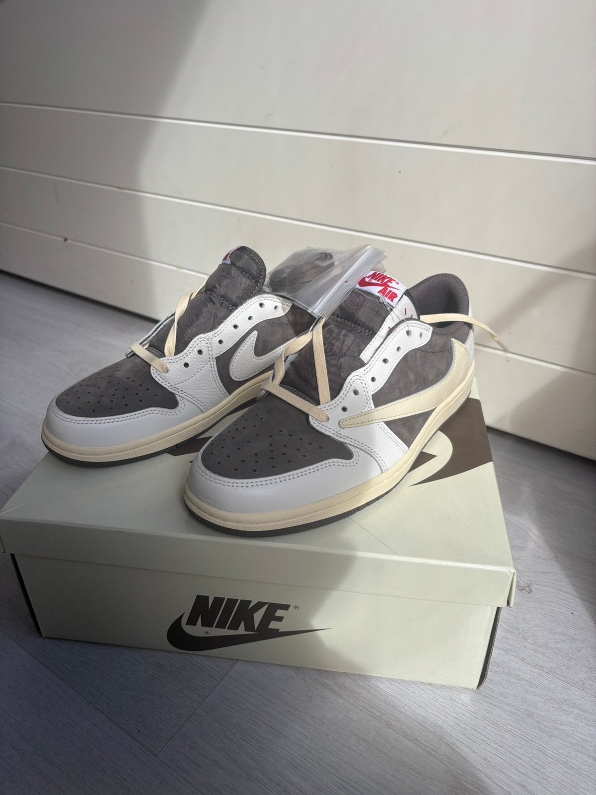 Travis Scott x Air Jordan 1 Retro Low OG 'Reverse Mocha, Kleding | Heren, Overige kleuren, Nieuw, Ophalen of Verzenden, Sneakers of Gympen