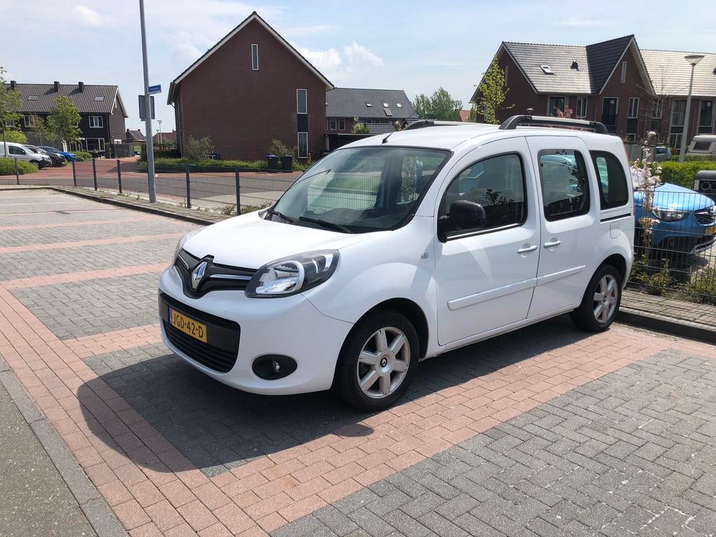 Renault Kangoo 1.2 TCE Family 2015 Wit, Auto's, Renault, Voorwielaandrijving, 1350 kg, 1295 kg, 4 cilinders