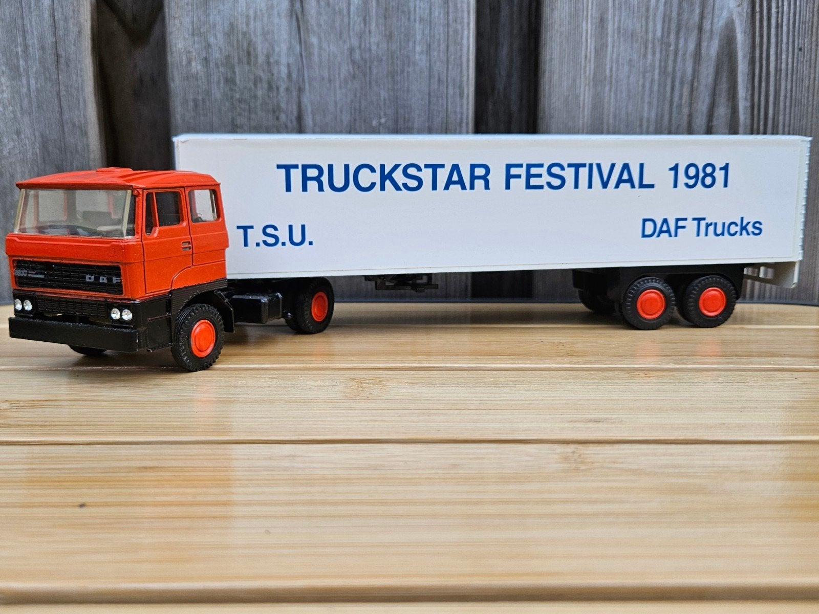 Lioncar Daf Truckstar Festival 1981 T.S.U. eurotrailer 1:50, Ophalen of Verzenden, Gebruikt, Bus of Vrachtwagen
