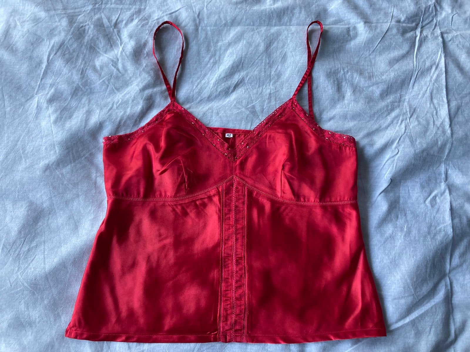 Glossy-Red Silky Satin Top with Lace and Glittery Straps, Kleding | Dames, Maat 38/40 (M), Verzenden, Zo goed als nieuw, Zonder mouw