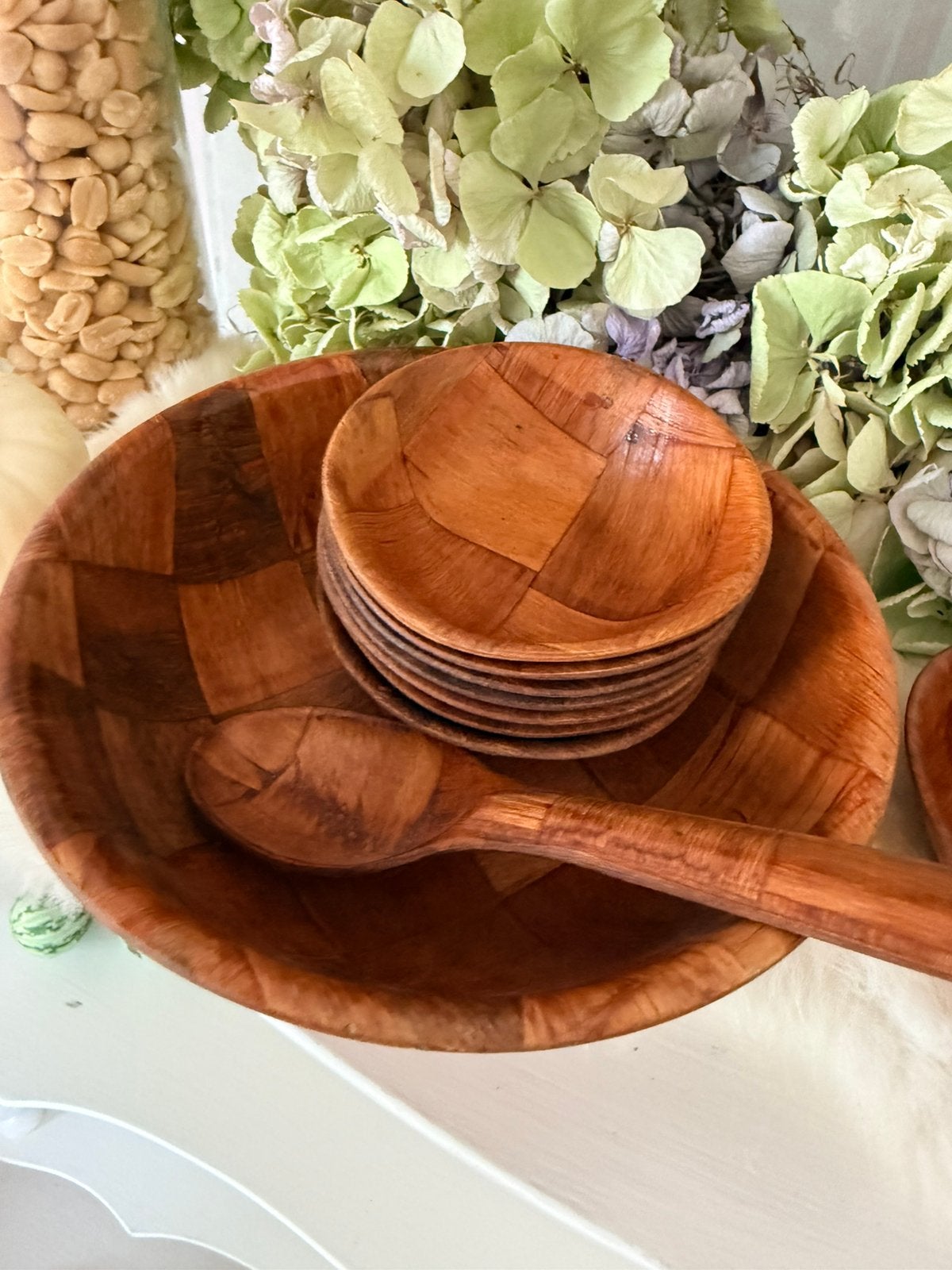 Geweven houten CM  nootjes of snackset 12 dl jaren 1960 izgt, Ophalen, Schaal, Rond, Zo goed als nieuw