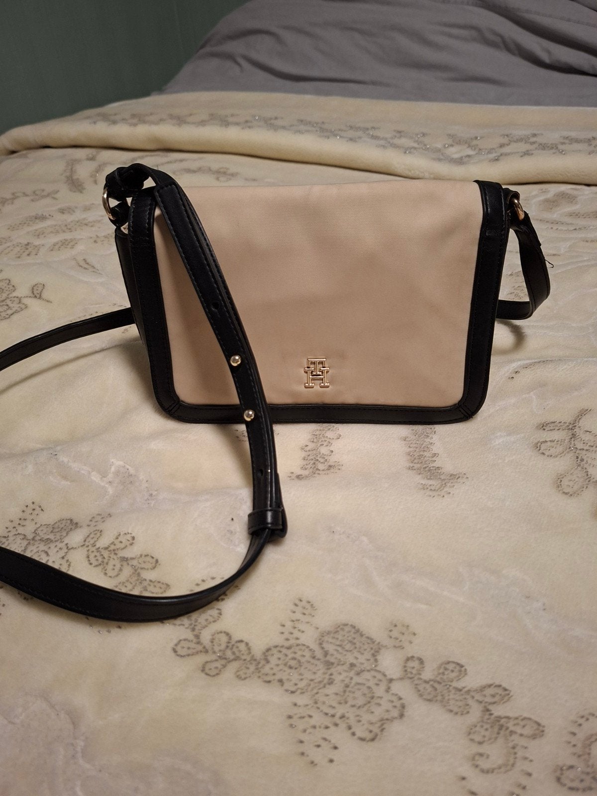 Tommy Hilfiger Schoudertasje - Beige/Zwart, Ophalen of Verzenden, Gebruikt, Beige, Schoudertasje