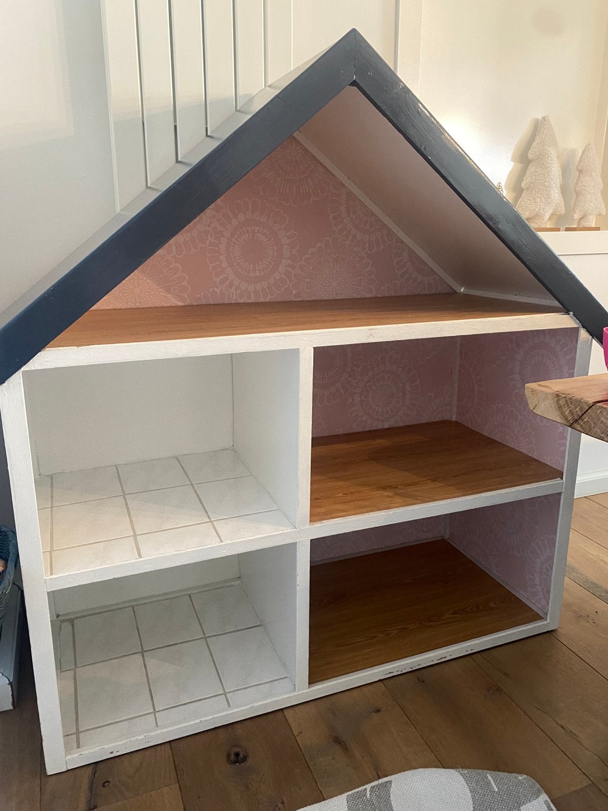 Houten barbiehuis, Kinderen en Baby's, Ophalen, Zo goed als nieuw, Poppenhuis
