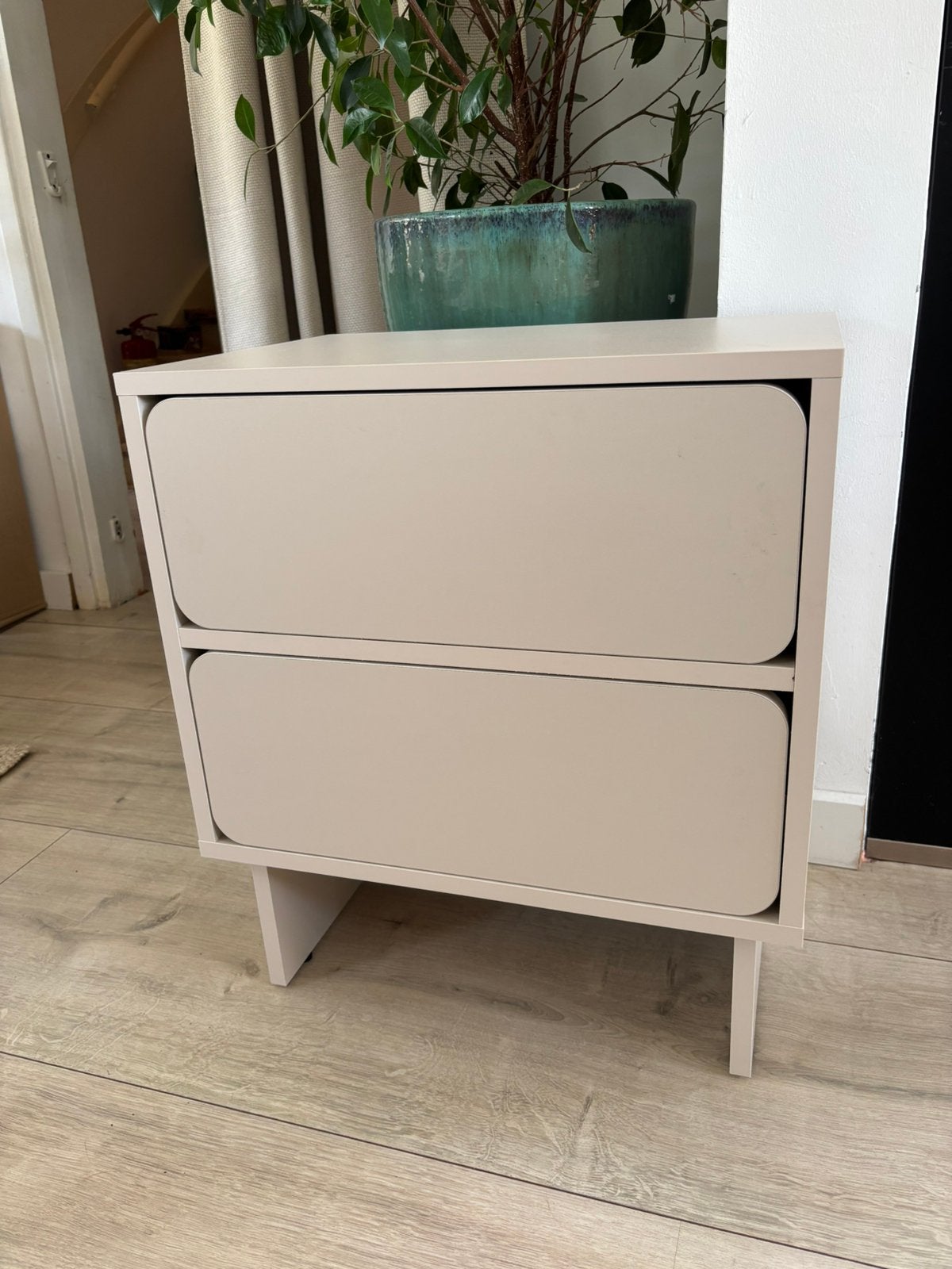 Super gave nachtkastjes van Naduvi, Ophalen, Zo goed als nieuw, Minder dan 45 cm, Minder dan 55 cm