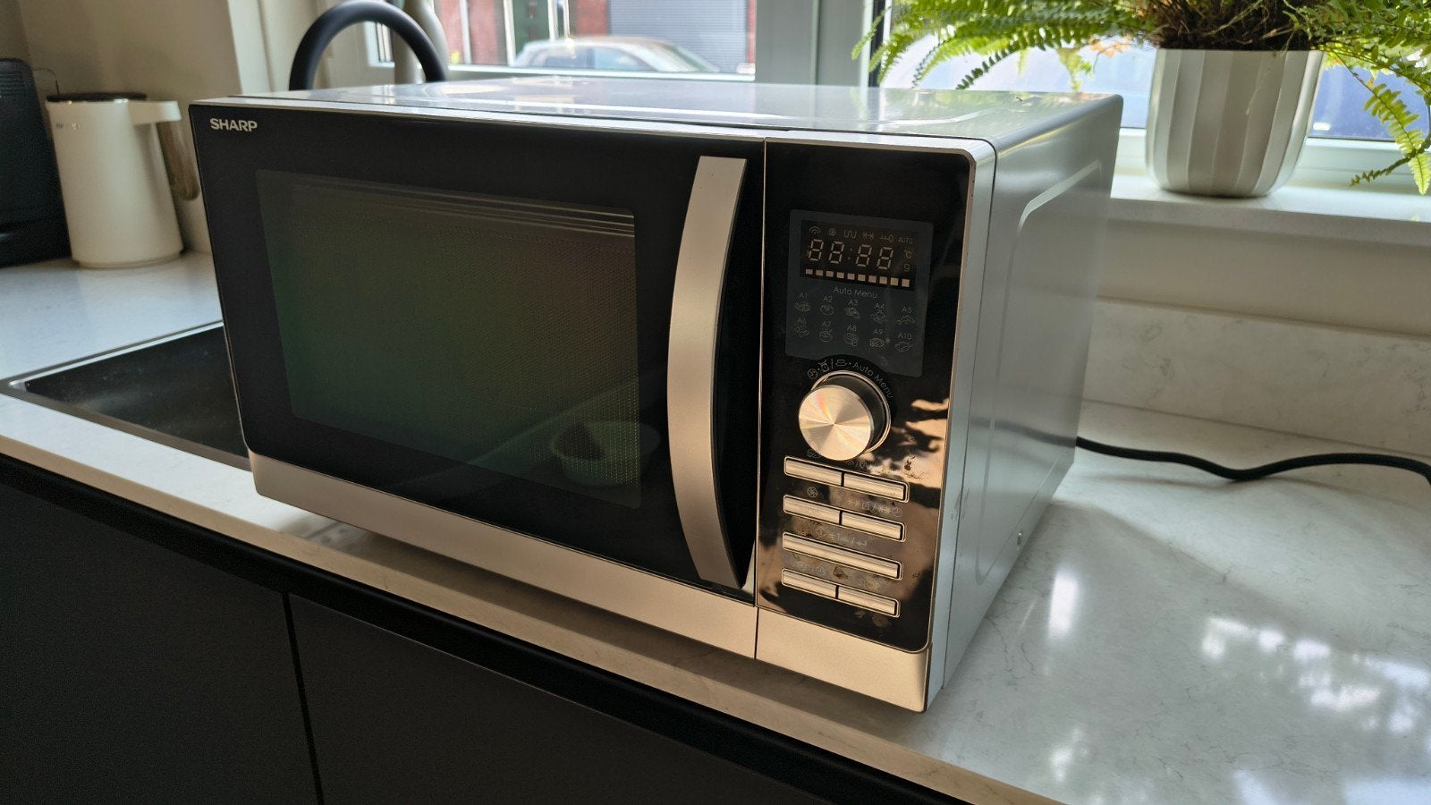 SHARP R843INW - Combimagnetron - 900 W - Inhoud 25 l, Witgoed en Apparatuur, Magnetrons, Ophalen, Combimagnetron, Gebruikt, Draaiplateau