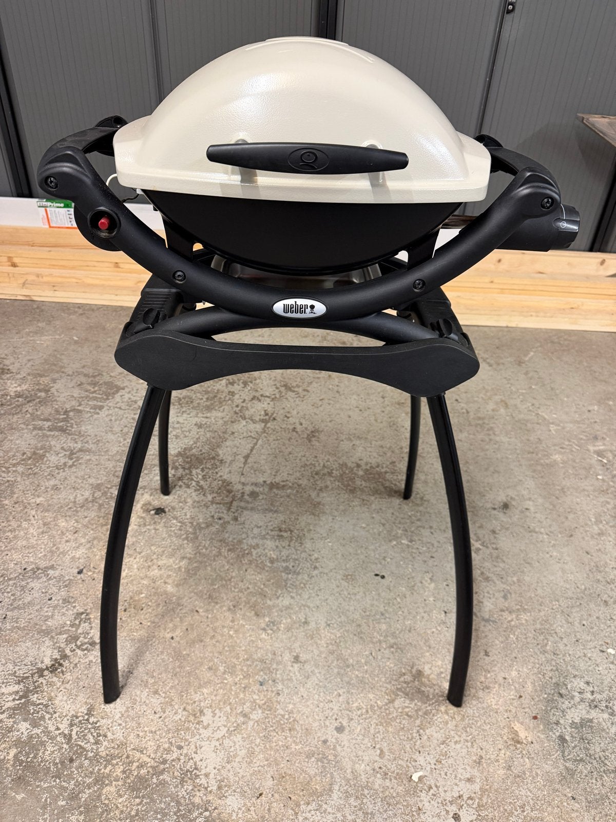 Weber Q1000 gasbarbecue met standaard, Ophalen, Zo goed als nieuw