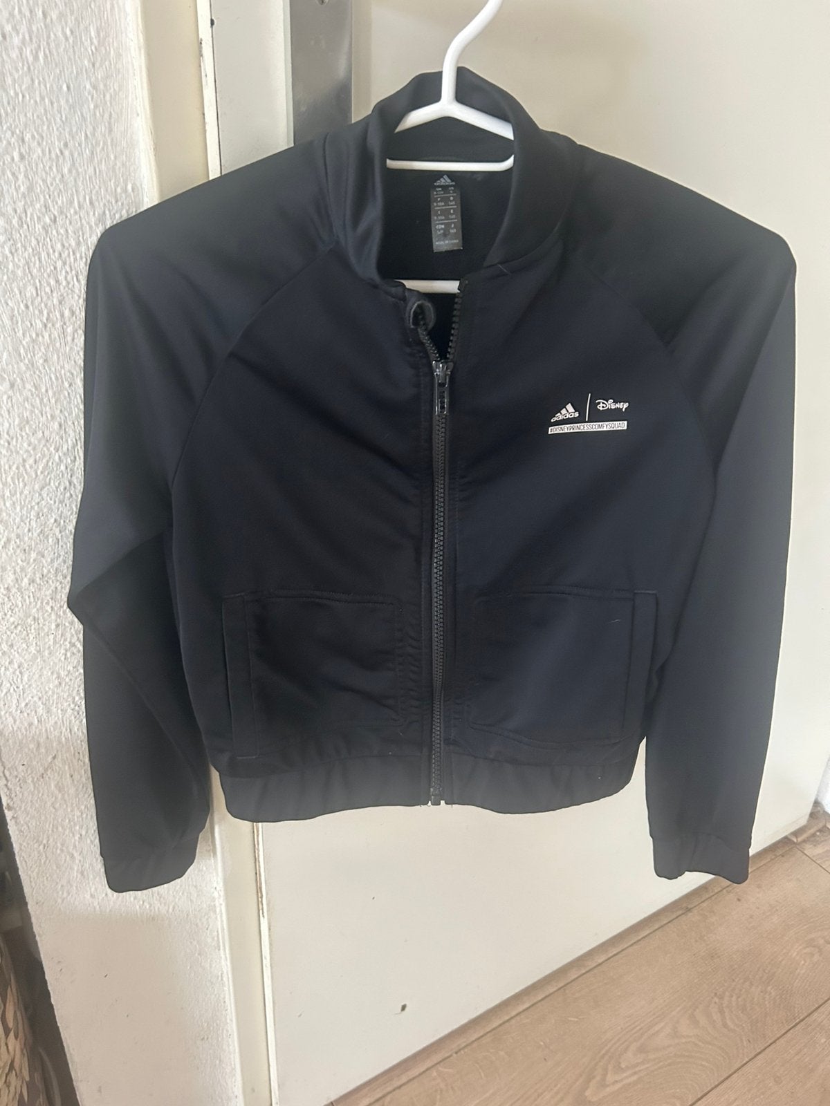 Adidas disney jas i.z.g.st, Ophalen of Verzenden, Zo goed als nieuw