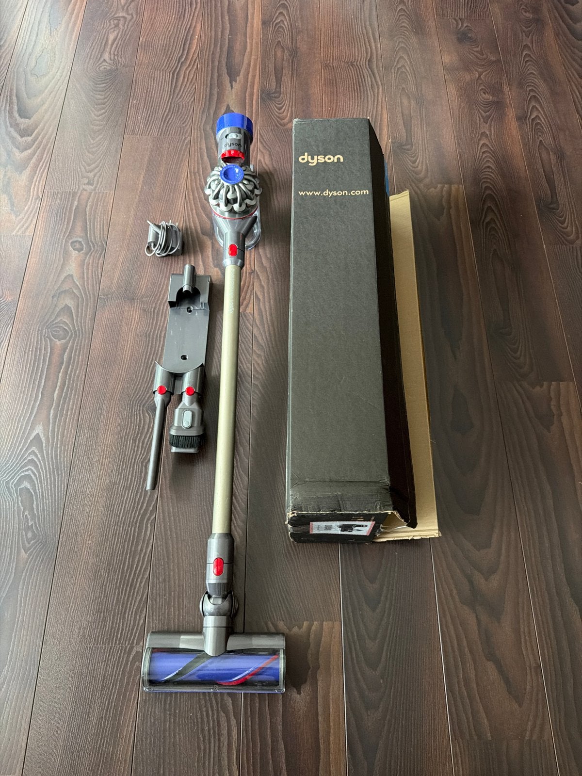 Dyson V8 Absolute steelstofzuiger met accessoires, Gebruikt, Geschikt voor tapijt, Ophalen of Verzenden, Dyson
