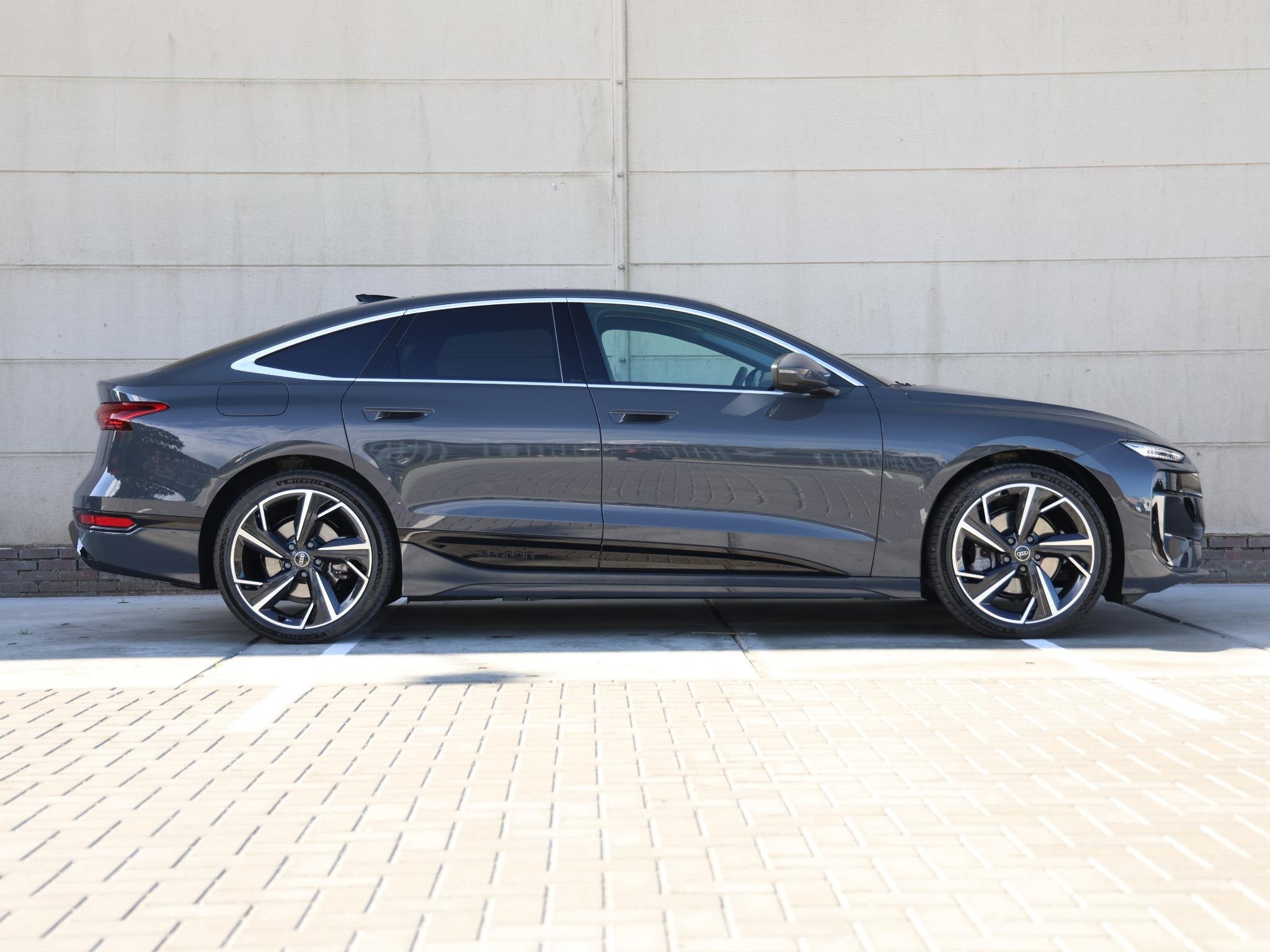 Audi A6 Sportback e-tron Advanced edition 83 kWh | Trekhaak, Auto's, Audi, Automaat, Achterwielaandrijving, Gebruikt, Zwart