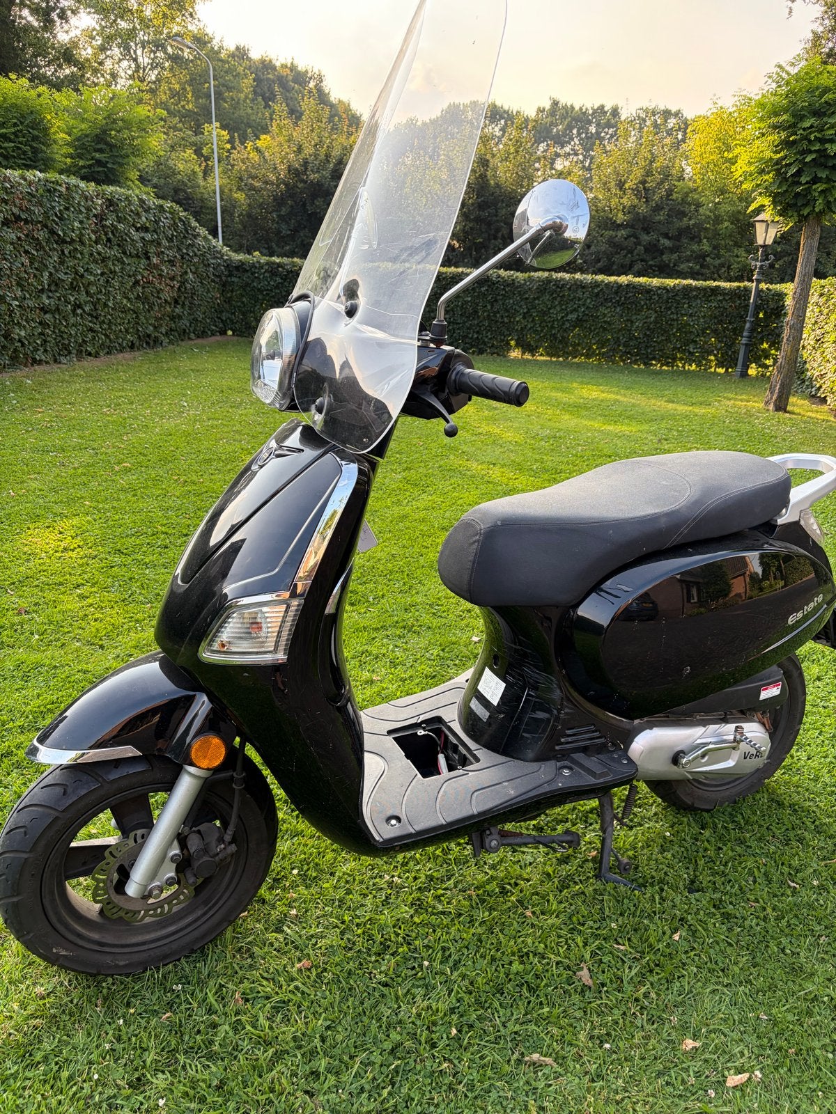 Zwarte VeRo Estate Scooter - Zo goed als nieuw, Ophalen, Zo goed als nieuw, Benzine