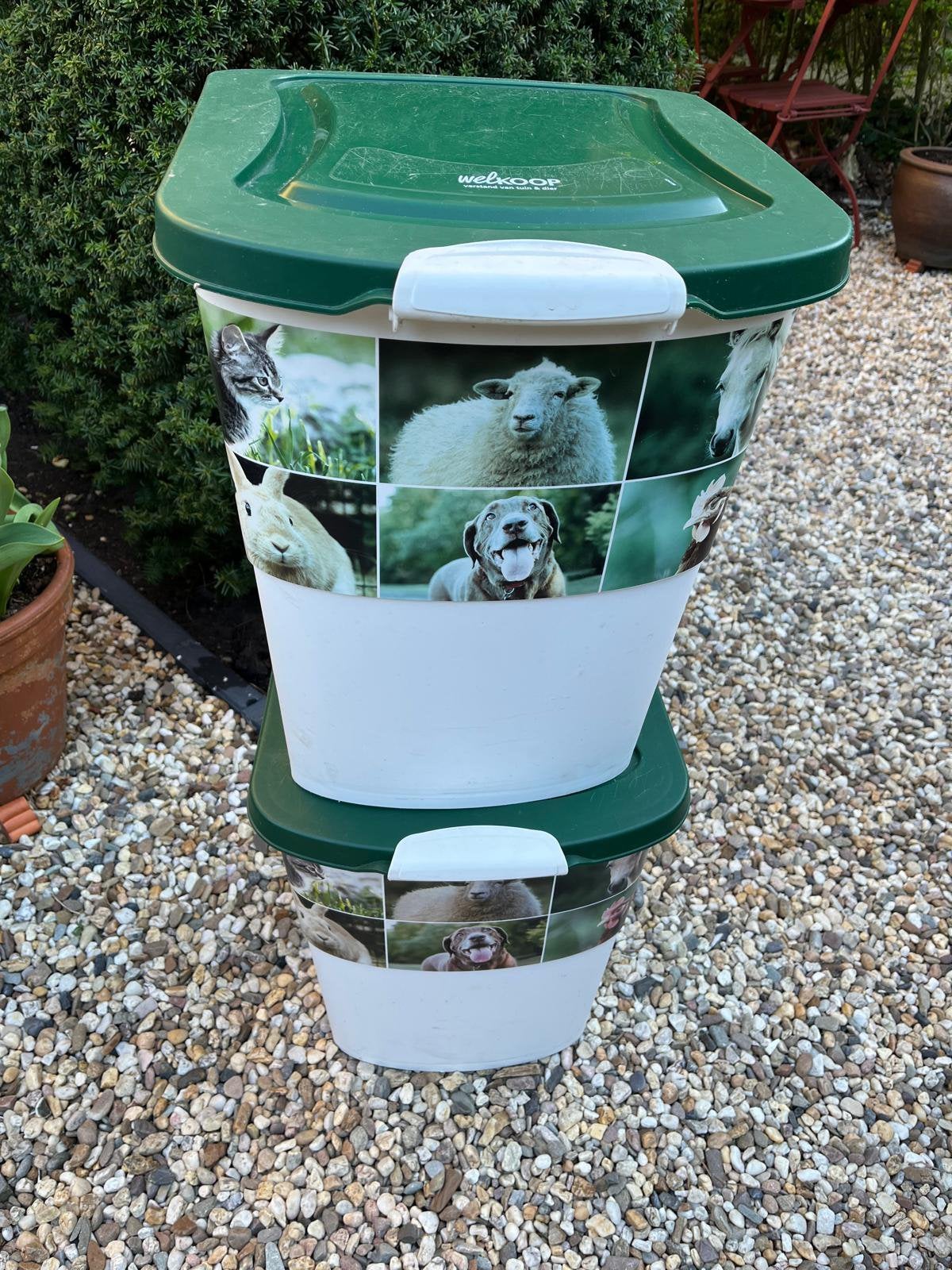 Voercontainers, Ophalen, Zo goed als nieuw