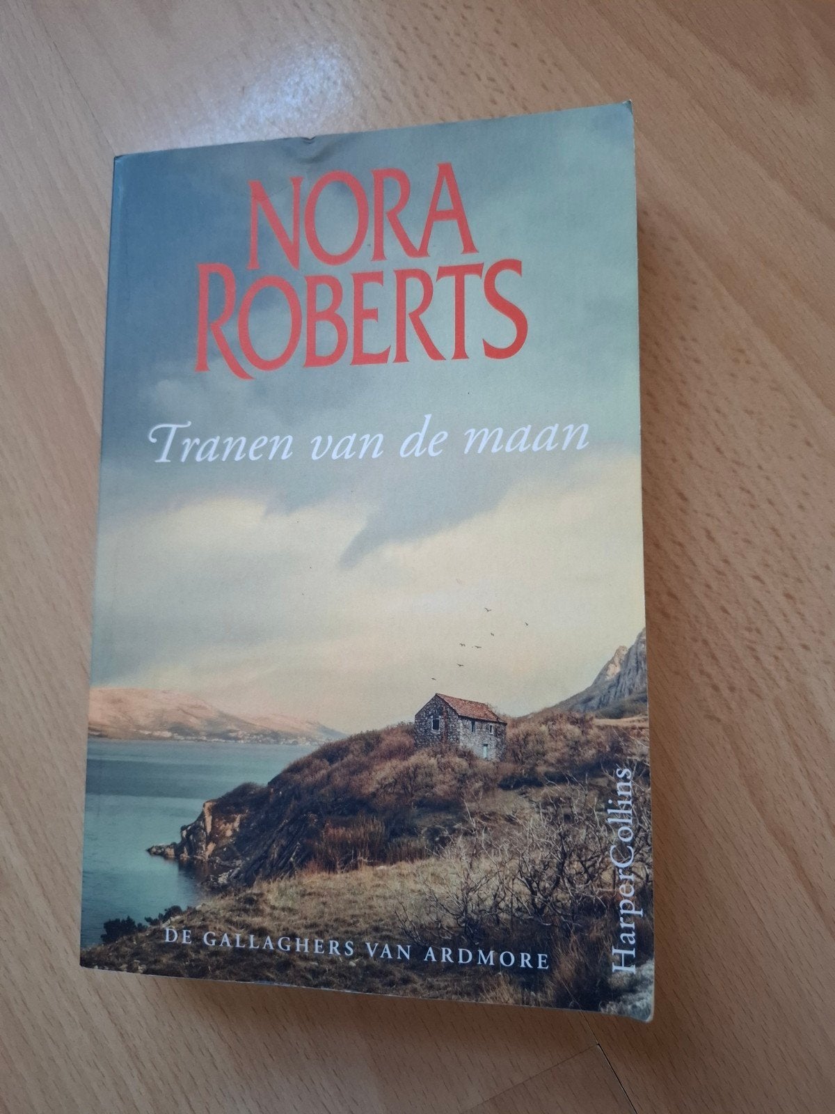Nora Roberts tranen van de maan, Ophalen of Verzenden, Zo goed als nieuw
