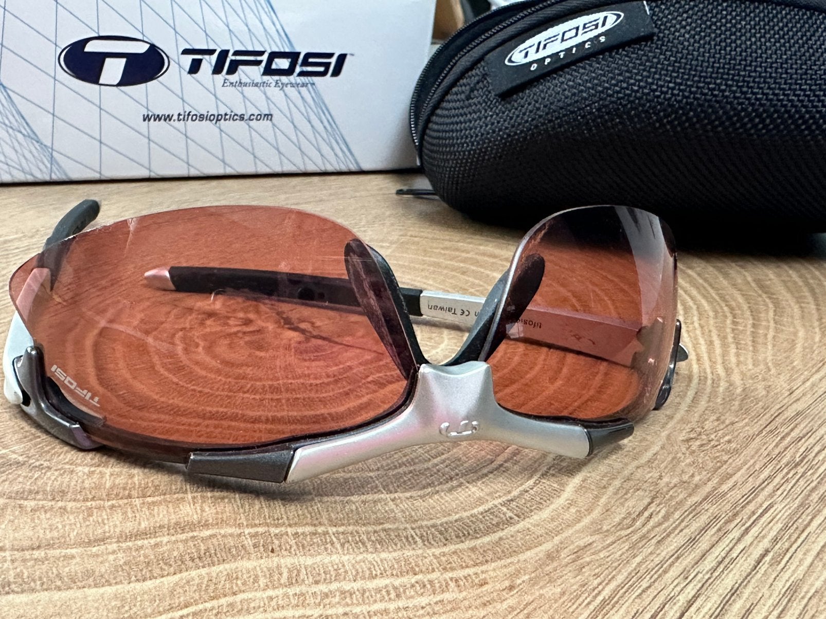 Tifosi lichtgewicht allround sportbril model pave, Ophalen of Verzenden, Zo goed als nieuw, Zilver, Hardlopen of Fietsen