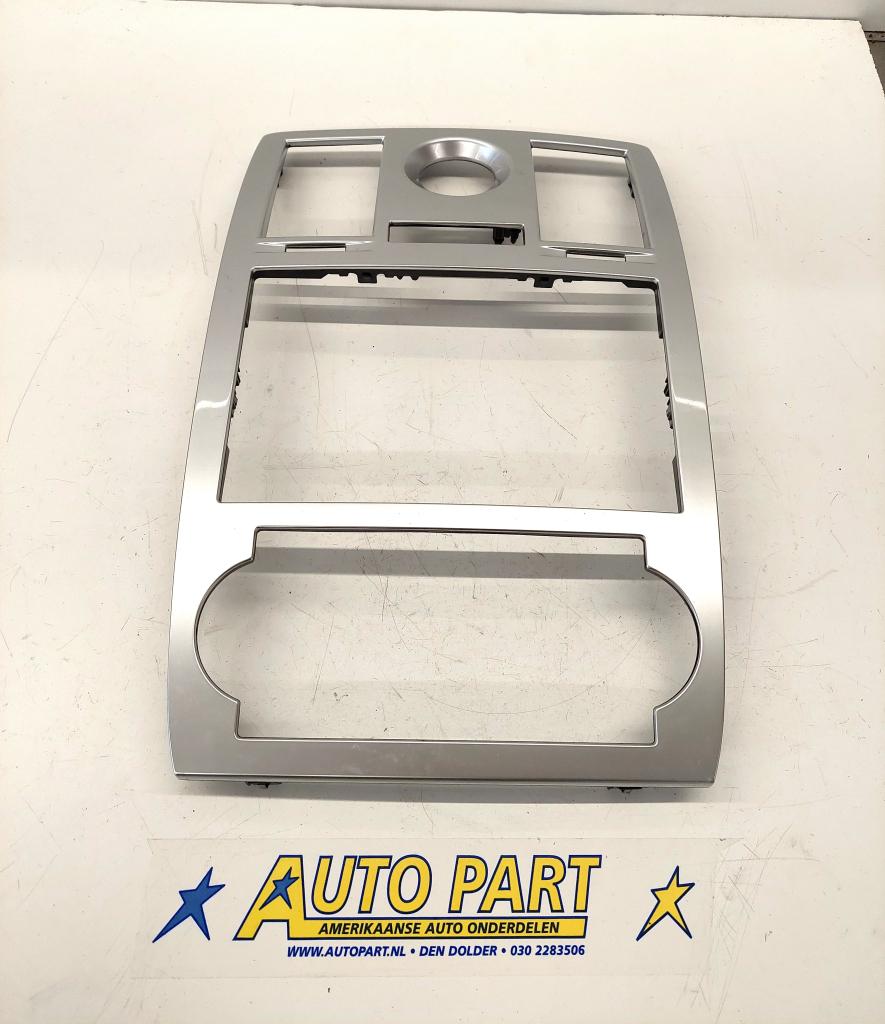 Chrysler 300c dashboard radio paneel 2005-2007, Auto-onderdelen, Gebruikt, PO Box 21-8004 | Auburn Hills, MI 48321-8004, Ophalen of Verzenden