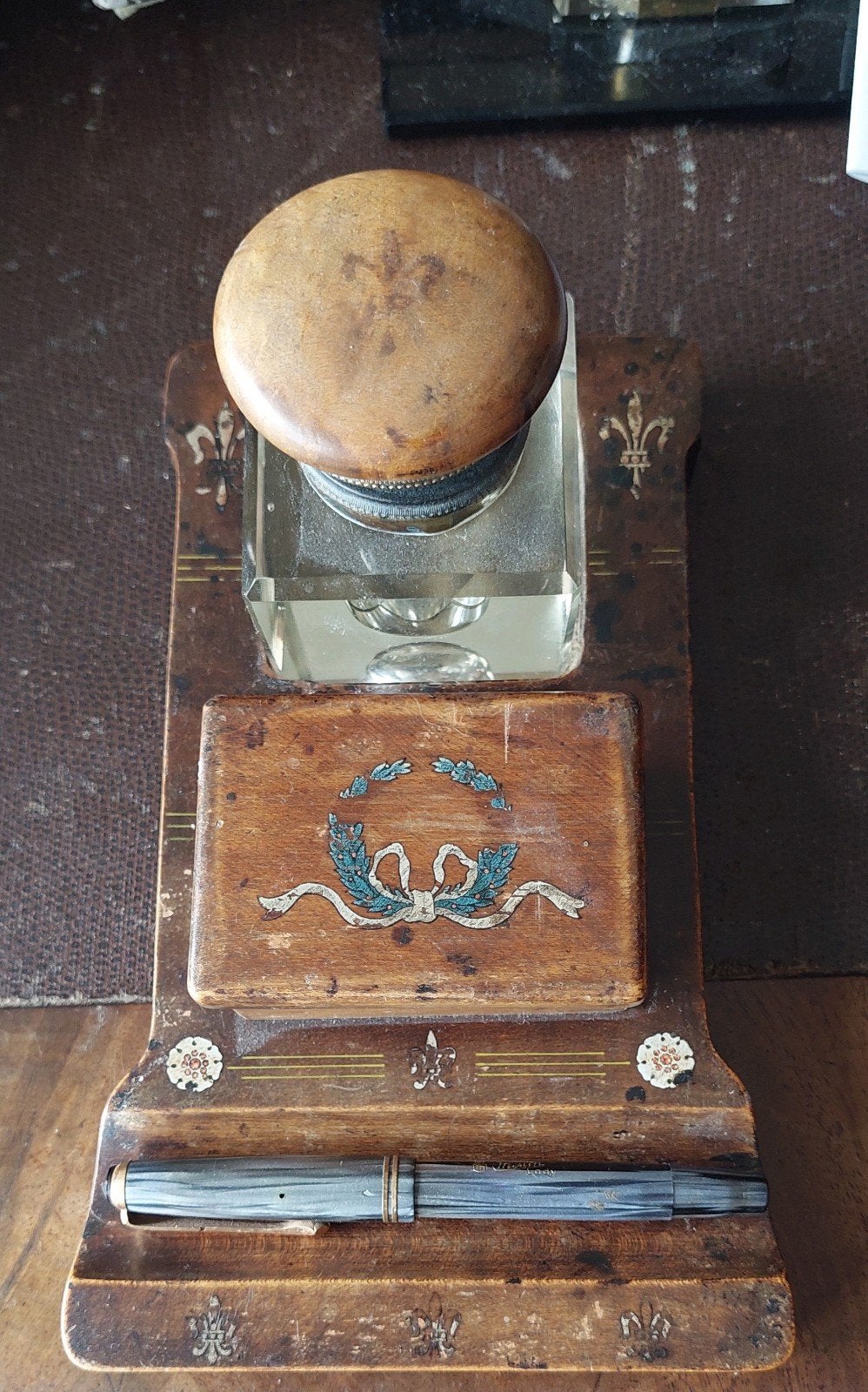 Antieke houten inktstel met kristallen inktpot en opbergvak, Antiek en Kunst, Antiek | Kantoor en Zakelijk, Ophalen of Verzenden