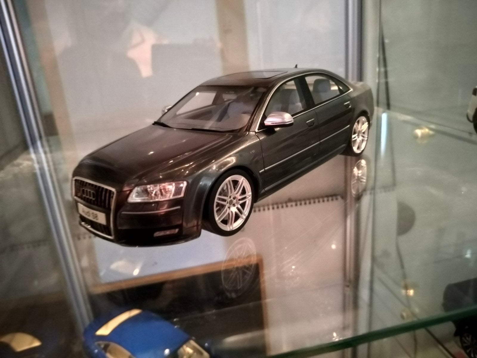 OTTO mobile OT205 Audi A8 S8 D3 grey 2008


Showroom staat., Ophalen, Zo goed als nieuw, Auto, OttOMobile