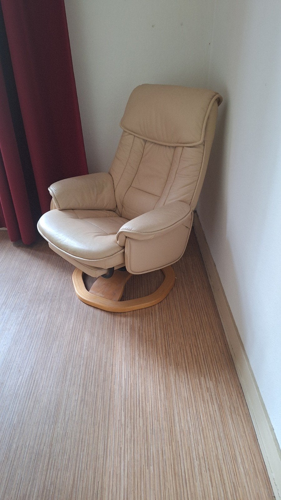 Gratis af te halen: relaxfauteuil, draaibare eetkamer-/burea, Huis en Inrichting, Banken | Bankstellen, Ophalen