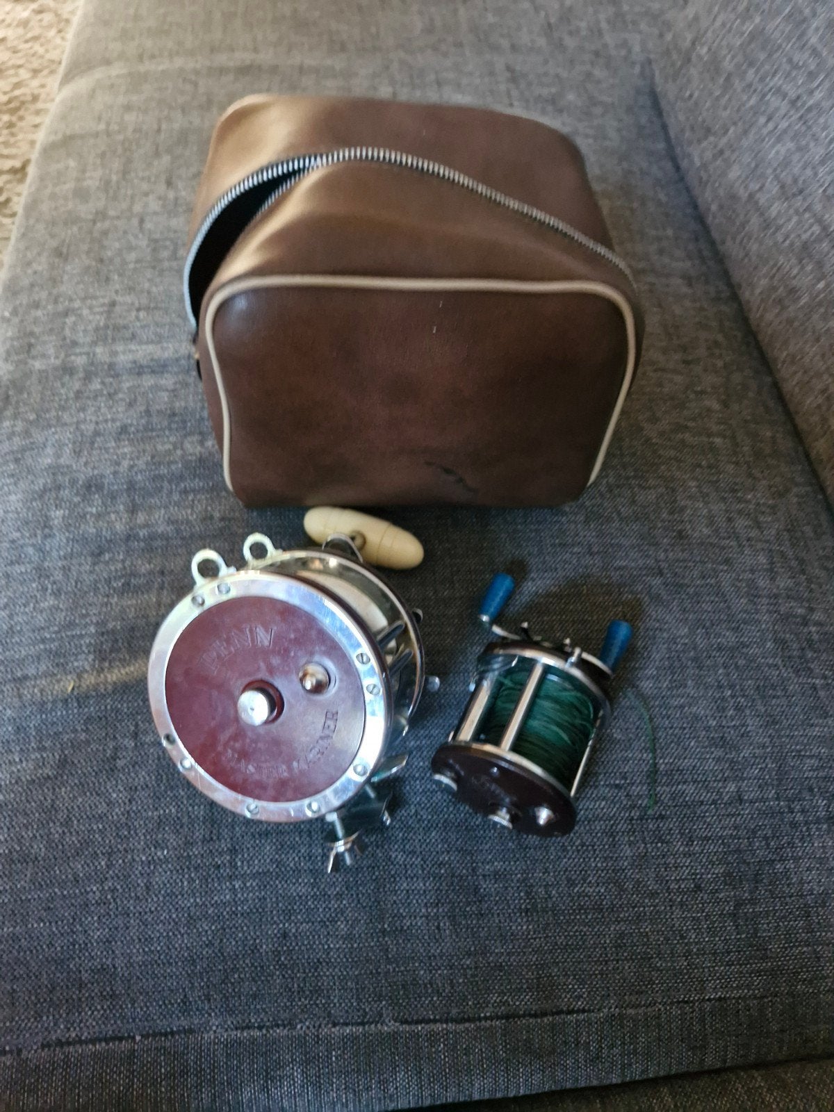 Vintage Penn en onbekende vismolens met tasje, Ophalen of Verzenden, Gebruikt, Molen
