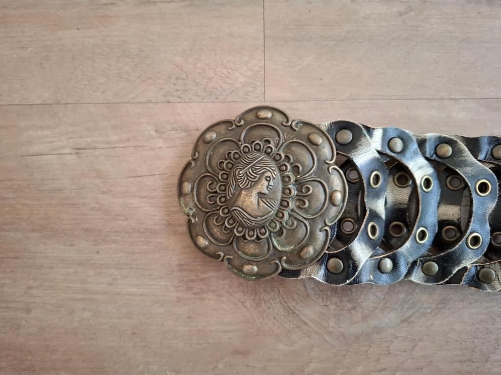 Unieke riem met grote gesp, 120 cm lang, Zwart, Heupriem, Ophalen of Verzenden, Gedragen