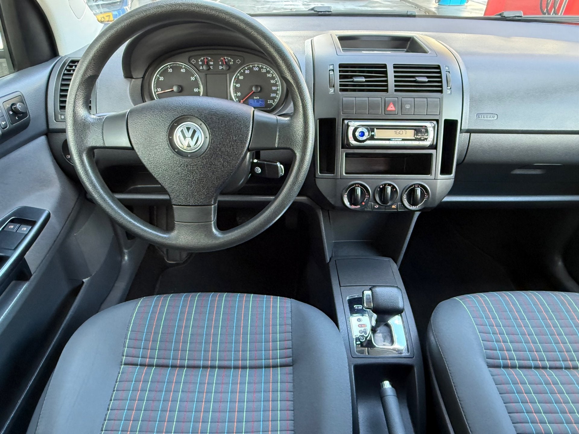Volkswagen Polo 1.4-16V 5drs AUTOMAAT | AIRCO | 77dkm NAP, Auto's, Elektrische ramen, Stof, Gebruikt, Zwart