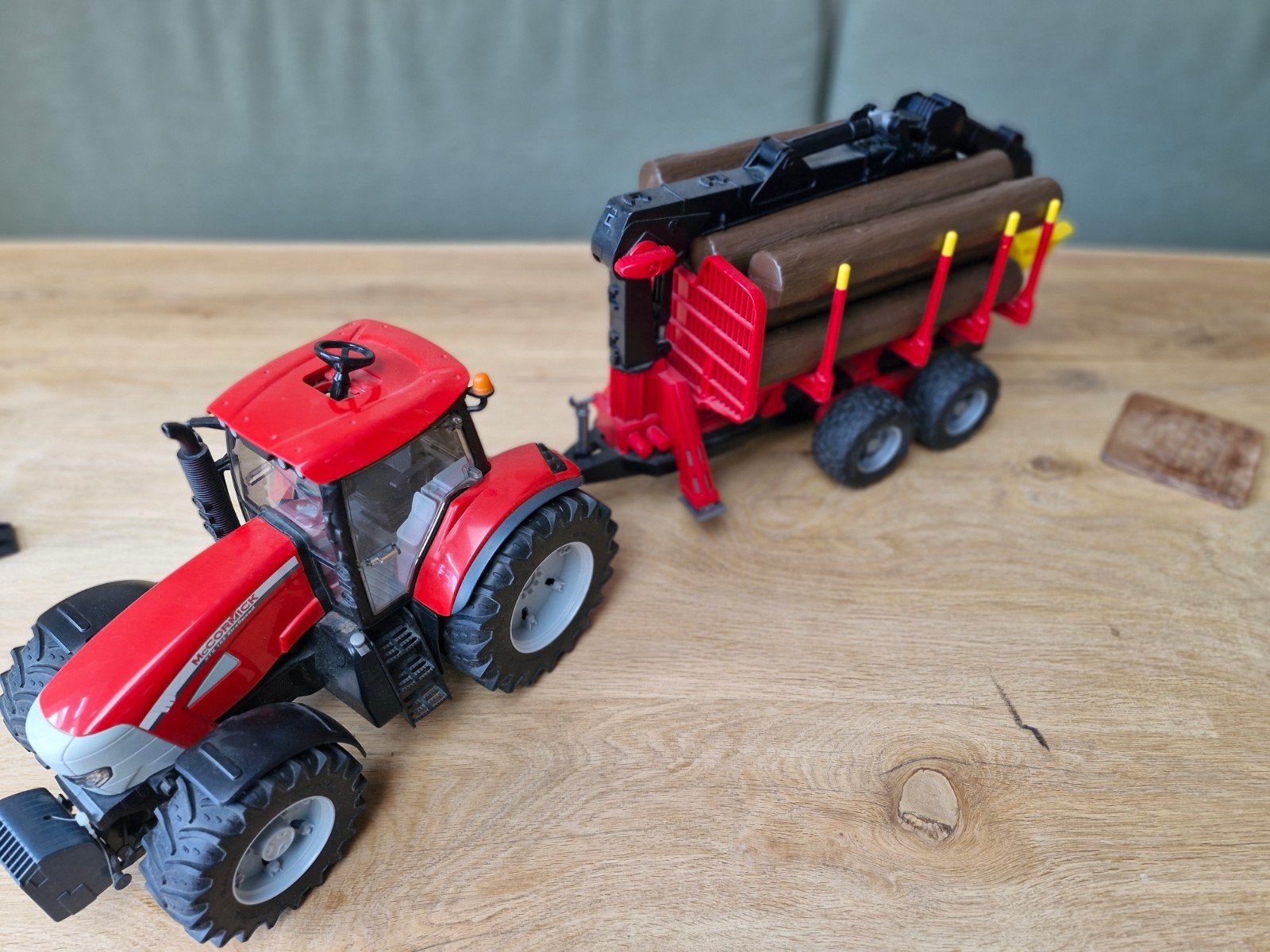 bruder tractor met bomenaanhangers, Overige merken, Gebruikt, Ophalen of Verzenden, Groter dan 1:32